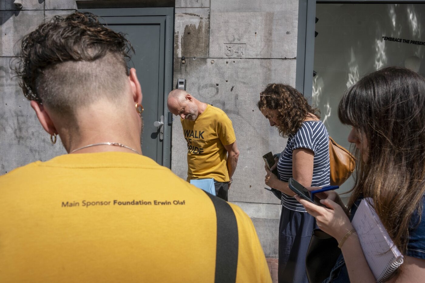Langs de Walk of Pride met burgemeester Femke Halsema 4