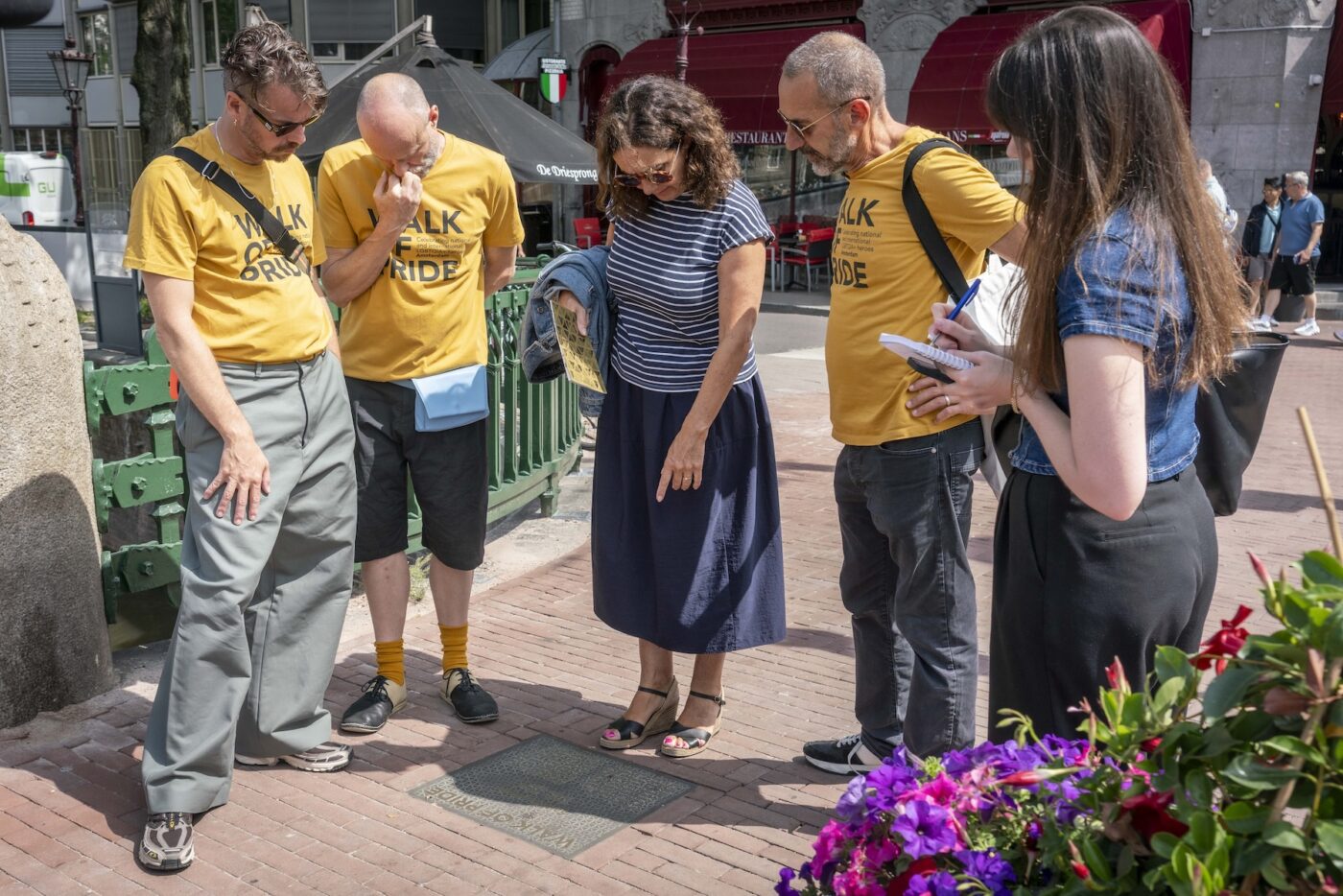 Langs de Walk of Pride met burgemeester Femke Halsema 5